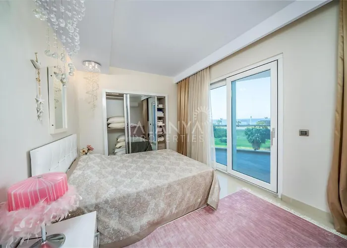 Hotel Calista, Empire, Seven Stars